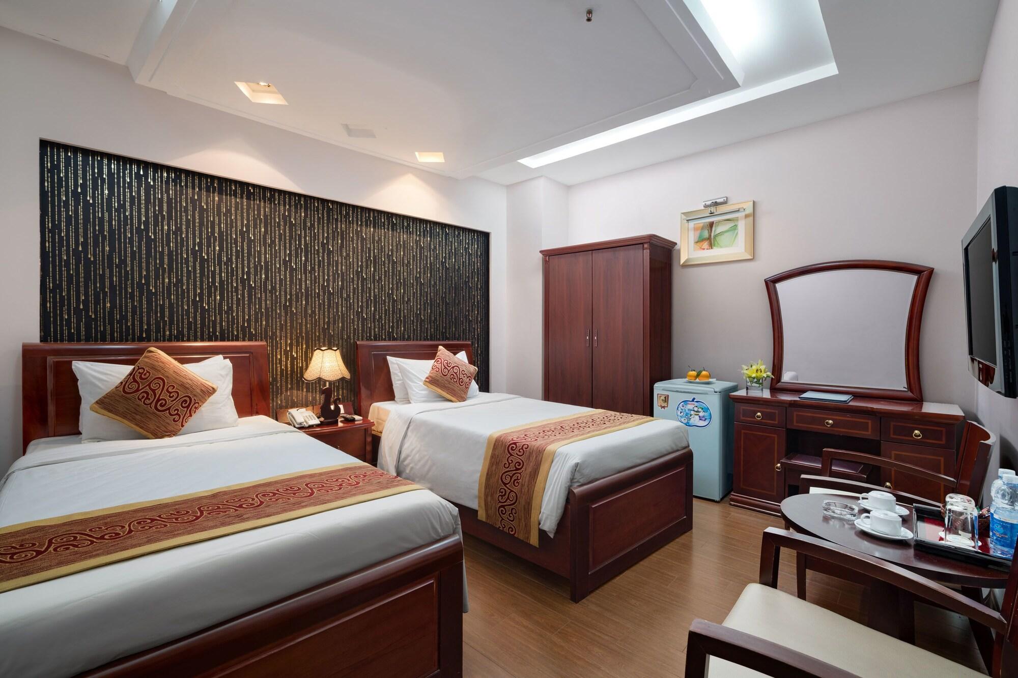 Lakeside Palace Hotel Hanoi Bagian luar foto