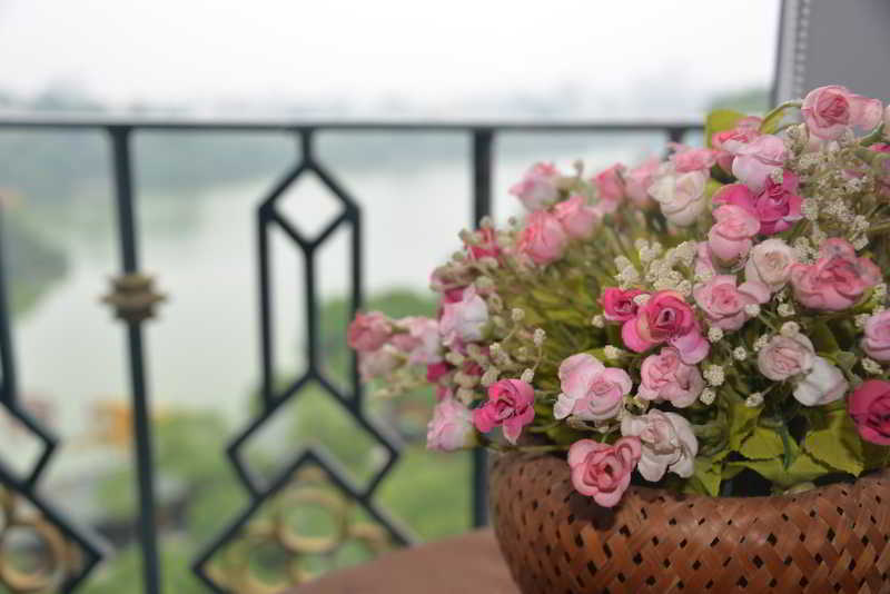 Lakeside Palace Hotel Hanoi Bagian luar foto