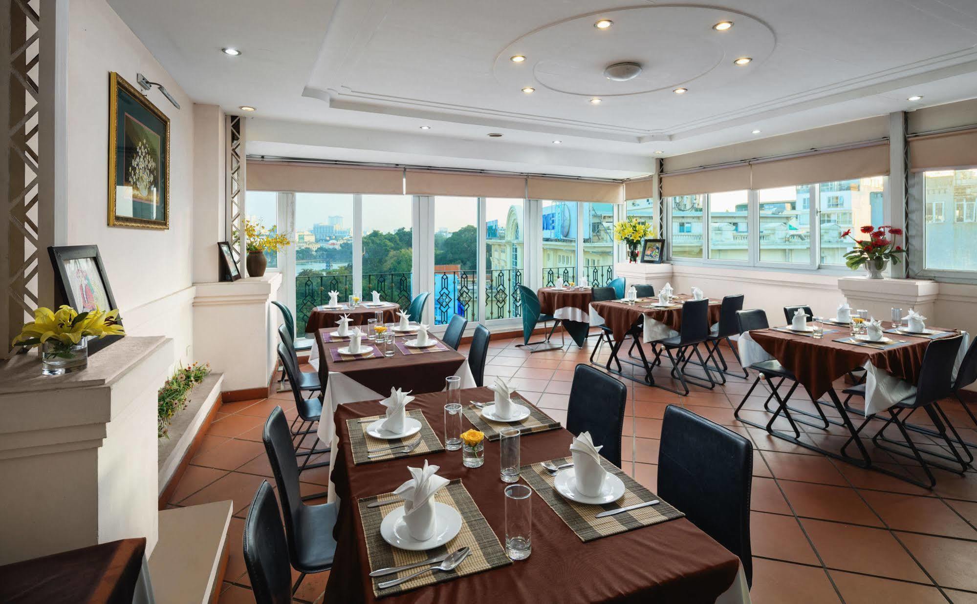 Lakeside Palace Hotel Hanoi Bagian luar foto