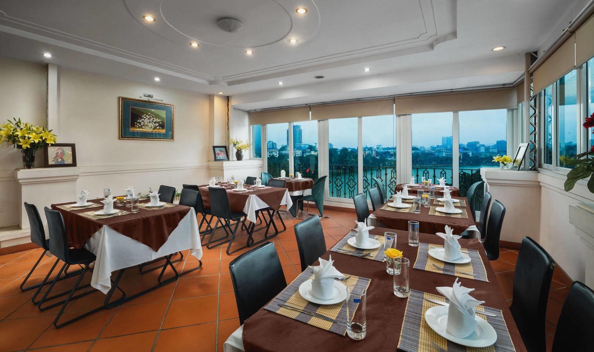 Lakeside Palace Hotel Hanoi Bagian luar foto